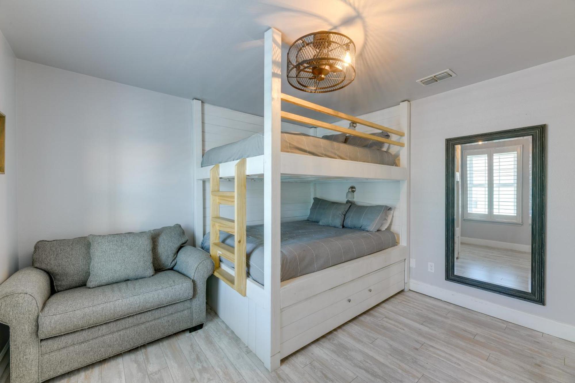 Trendy Port Aransas Home With Private Pool And Deck! Ngoại thất bức ảnh